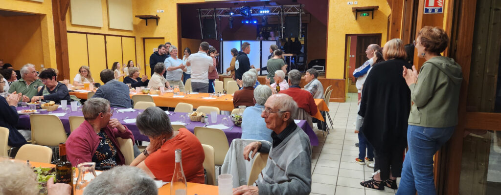 Photo de la salle des fêtes lors de la soirée fondue-frites