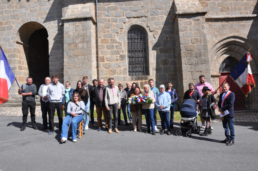 Les participants à la commémoration du 8 mai